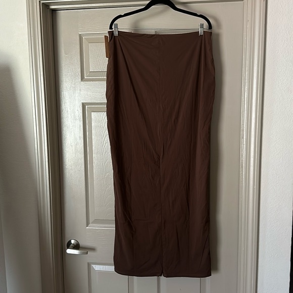 SKIMS | Fits Everybody Long Skirt - Picture 8 of 11